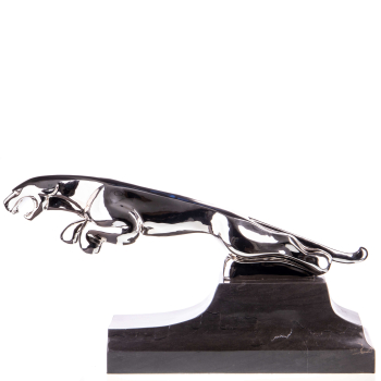 Art Deco massive Bronzefigur Springender Jaguar, verchromt - auf Marmorsockel
